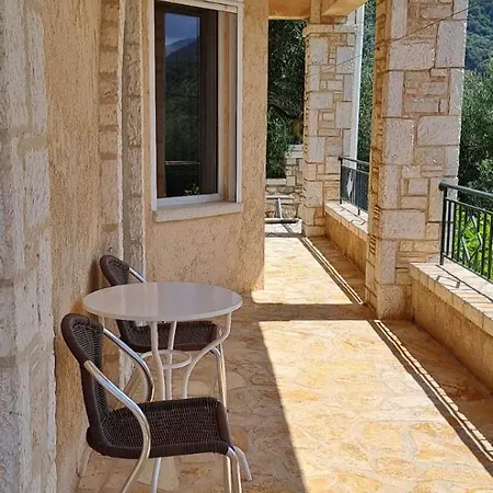 Agapi House بيت خشبي