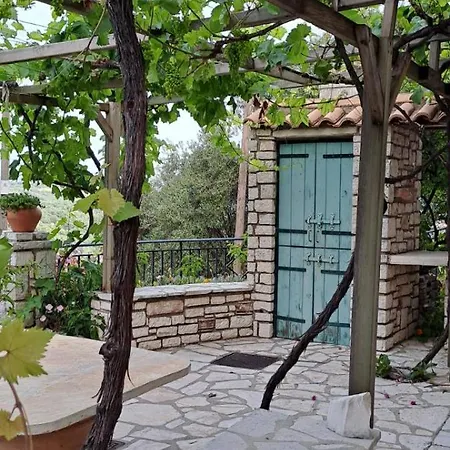 Agapi House بيت خشبي Vouni (Corfu)
